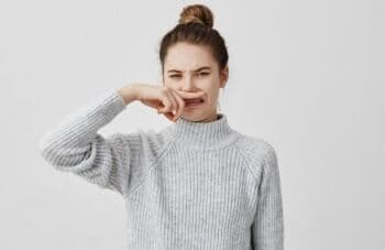 Idap Trimethylaminuria, Wanita Ini Punya Bau Badan Seperti Ikan