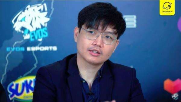 Coach EVOS Legends Zeys Berikan Dukungan ke RRQ Hoshi