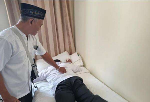 Kisah Abdul Malik, Tukang Pijat Naik Haji Bantu Jemaah Segarkan Badan Kisah Abdul Malik, Tukang Pijat Naik Haji Bantu Jemaah Segarkan Badan