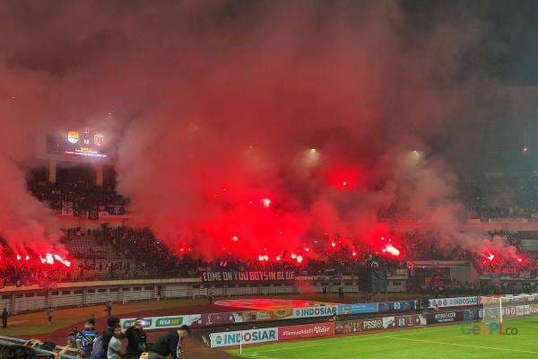 Persib Terancam Tidak Bisa Main Lagi di Stadion GBLA Gegara Flare