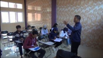 Kisah Aiptu Udin, Anggota Polisi yang Juga Bekerja sebagai Dosen karena Peduli Pendidikan