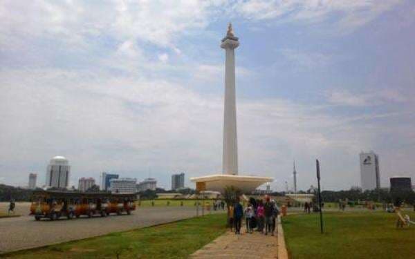 Mau Berwisata ke Monas Pakai Transportasi Umum? Simak Ini Rutenya