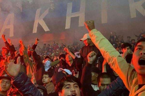 Kesaksian Keluarga Bobotoh yang Meninggal di GBLA: Korban Terinjak-injak di Pintu V Kesaksian Keluarga Bobotoh yang Meninggal di GBLA: Korban Terinjak-injak di Pintu V