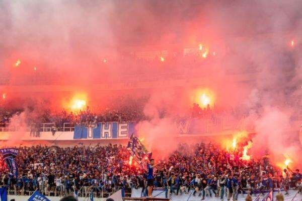 Tragedi Suporter Sepak Bola Indonesia: Tewas Terinjak-injak sampai Meninggal Dikeroyok di Stadion