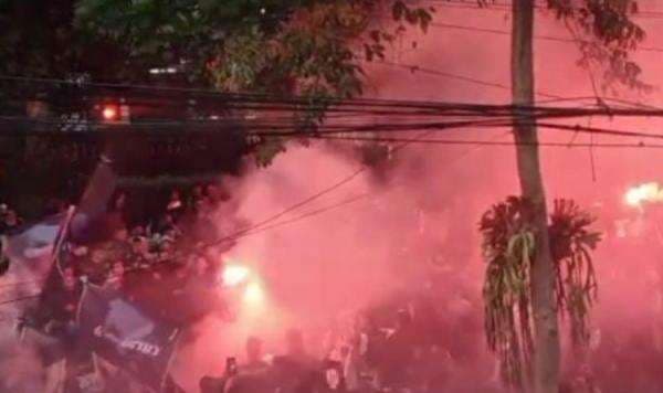 Dua Bobotoh Tewas Saat Lawan Persebaya, Ini Sikap Pemain Persib