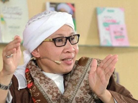 Tetangga Punya Usaha yang Sama, Haruskan Merasa Tersaingi? Begini Kata Buya Yahya Tetangga Punya Usaha yang Sama, Haruskan Merasa Tersaingi? Begini Kata Buya Yahya