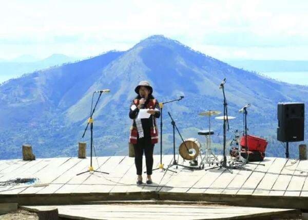 Indahnya Danau Toba dari Ketinggian Togaraja Samosir