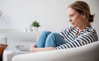 Apa Penyebab Seseorang Merasa Kesepian?