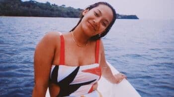 6 Gaya Foto di Pantai ala Tara Basro, Simpel Tapi Tetap Seksi!