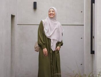 5 OOTD Hijab Syari Natasha Rizky yang Tuai Pujian Netizen: Masya Allah Ibu Desta Cakep Amat! 5 OOTD Hijab Syari Natasha Rizky yang Tuai Pujian Netizen: Masya Allah Ibu Desta Cakep Amat!