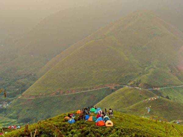 Keindahan Bukit Holbung di Samosir, Lokasi Syuting Film 'Ngeri-Ngeri Sedap'