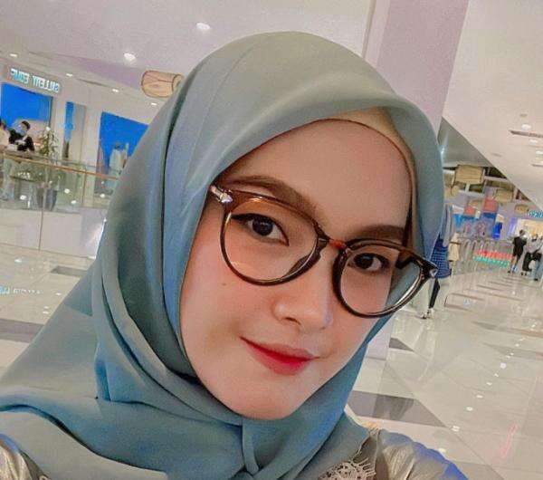 Potret Ana Riana, Pemain Tukang Ojek Pengkolan yang Cantik dengan Balutan Hijab