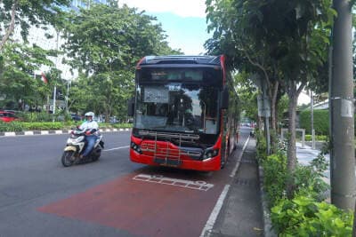Penempatan Halte Suroboyo Bus Banyak Dikeluhkan