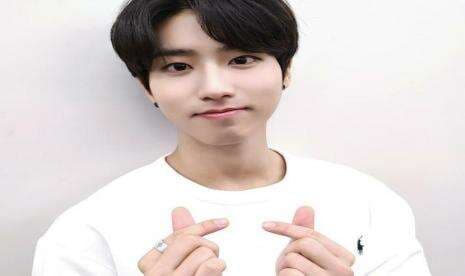 Sempat Terjatuh di Bandara, Han Stray Kids Buat Penggemar Khawatir