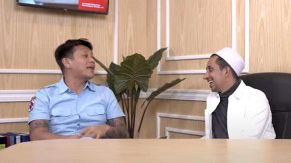 Profil dan Biodata Boris Bokir, Komika Batak yang Mempelajari Agama Islam Sejak Dini