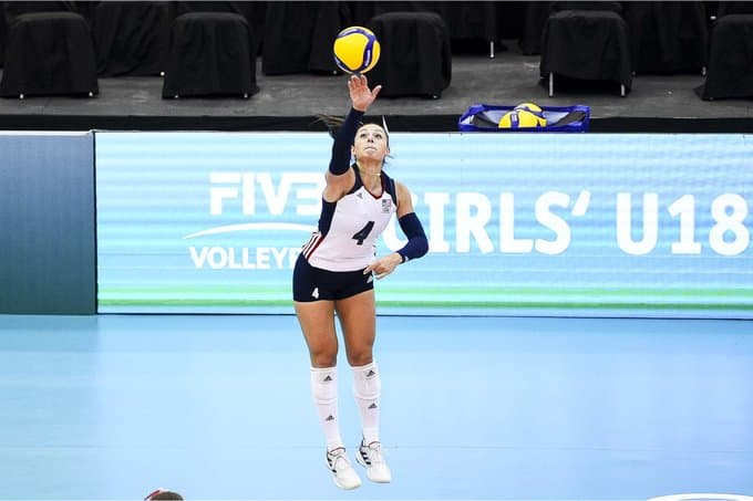 Teknik Servis Atas Bola Voli yang Perlu Kamu Ketahui