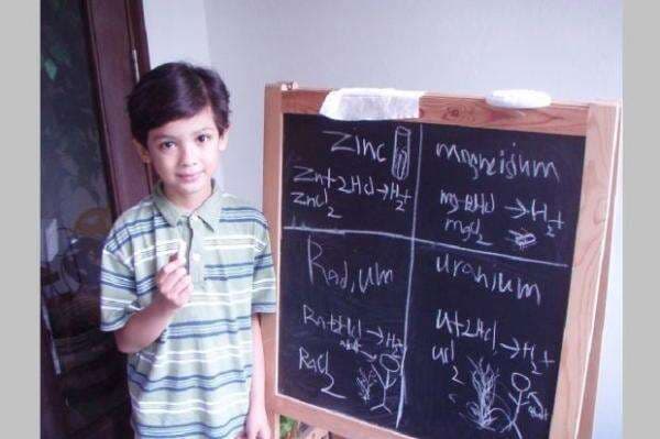 10 Jenius dengan IQ Tertinggi di Dunia Melebihi Albert Einstein dan Stephen Hawking