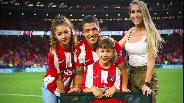 Profil dan Biodata Delfina Suarez, Putri Cantik Luis Suarez yang Sering Muncul di Lapangan