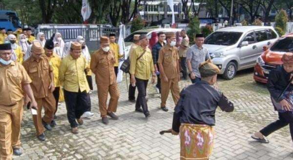 Kafilah MTQ Disambut Tarian Longgo di Bone Bolango
