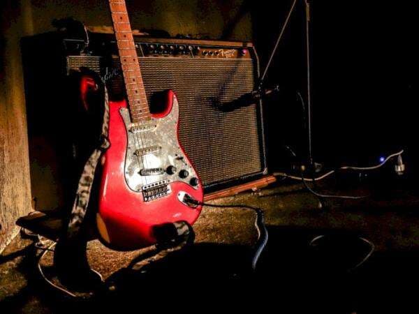 Nostalgia Dulu Yuk! Dengarkan 10 Lagu Terbaik dari Tahun 2000-an