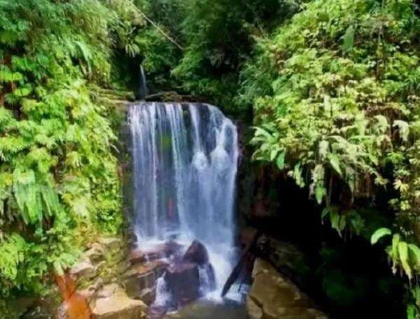 Sejuk dan Indahnya Air Terjun Aek Nabobar Tapteng