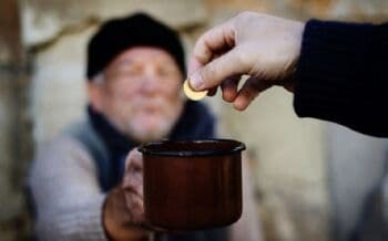 Keajaiban Bersedekah, Bisa Menolak 70 Jenis Bala Keajaiban Bersedekah, Bisa Menolak 70 Jenis Bala