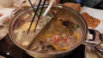 Sensasi Nikmatnya Hot Pot ala China, Daging Domba Diris Tipis-Tipis Jadi Ciri Khasnya Sensasi Nikmatnya Hot Pot ala China, Daging Domba Diris Tipis-Tipis Jadi Ciri Khasnya