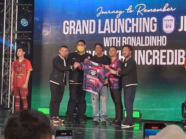 Raffi Ahmad Ungkap Alasan Undang Ronaldinho dalam Peluncuran Jersey RANS Nusantara FC