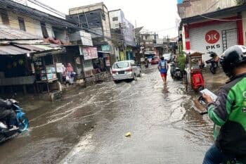 Diguyur Hujan, Pasar Warung Buncit dan Permukiman di Cipete Banjir