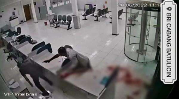 Viral Video Perampokan & Baku Tembak di BRI Batulicin, Cek Faktanya!