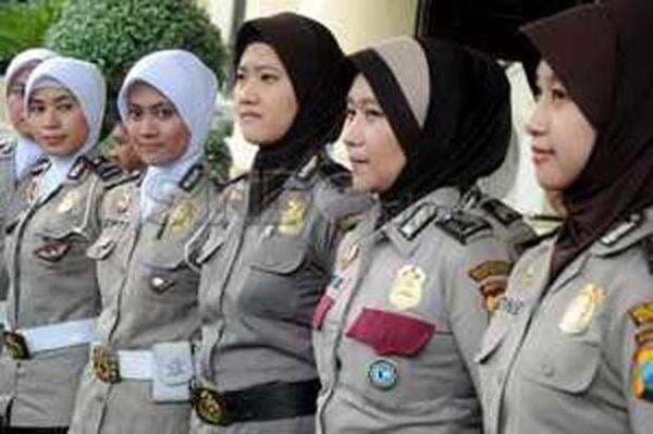 Polwan Gunakan Jilbab, Begini Peraturan Pemakaiannya