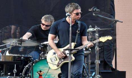 Noel Gallagher Kembali Manggung di Glastonbury, Kali Ini Sebagai Penyanyi Solo Noel Gallagher Kembali Manggung di Glastonbury, Kali Ini Sebagai Penyanyi Solo