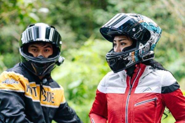 RSV Perkenalkan Helm Baru Berbahan Carbon dan Fiber