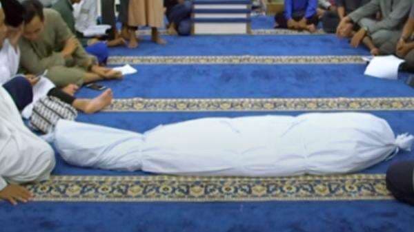 Tata Cara Mengkafani Jenazah Laki-Laki Muslim, Tutup Bagian Tubuh Mayit yang Ini