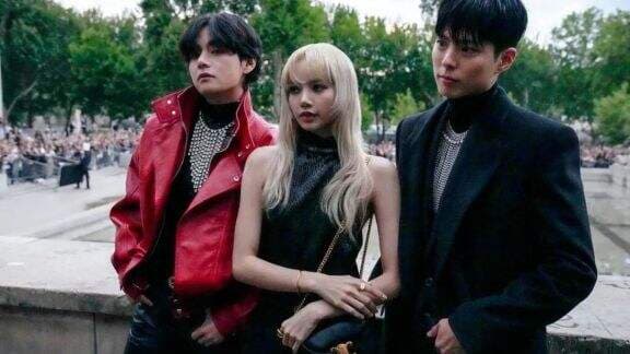Lisa BLACKPINK, V BTS, dan Park Bo Gum Sukses Tampil Memukau di Paris, Intip 7 Potret `Geng Celine` Disebut Bak `Serbuk Berlian`