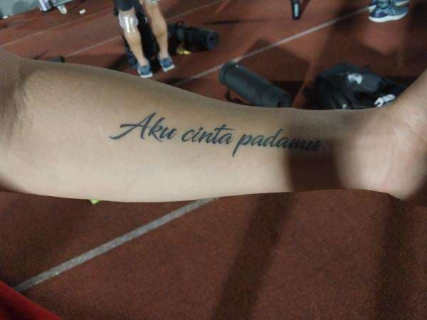 Jim Croque Pamer Tato Bertuliskan Aku Cinta Padamu, Ada Kisah Menyentuh di Baliknya