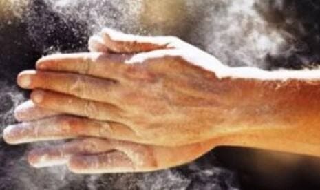 Tayamum Hanya Boleh dengan Debu Tanah yang Murni? Ini Ragam Pendapat Ulama