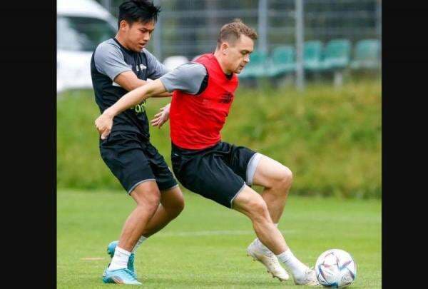 Momen Witan Sulaeman Kawal Pemain Lechia Gdansk di Sesi Latihan