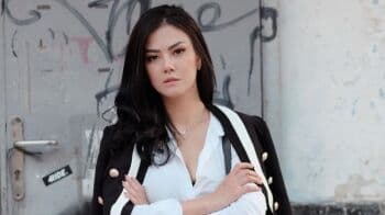 Potret Cantik Nita Gunawan Pasang Muka Galak Bikin Terpesona, Netizen: Jutek Tapi 'Ngangenin'