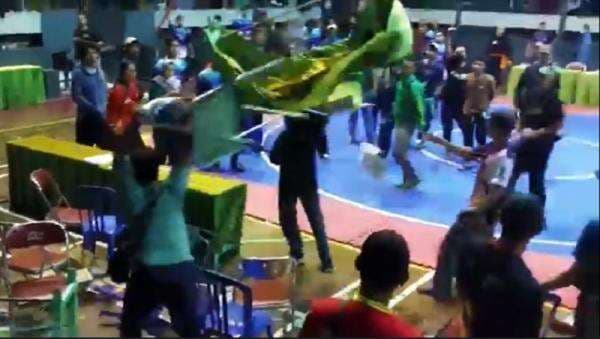 Pertandingan Silat Porprov Jatim antara Jember dan Surabaya Berakhir Ricuh, Ini Pemicunya Pertandingan Silat Porprov Jatim antara Jember dan Surabaya Berakhir Ricuh, Ini Pemicunya