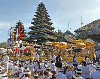 Mengenal Pura Besakih, Tempat Sakral yang Berdiri Megah di Lereng Gunung Agung