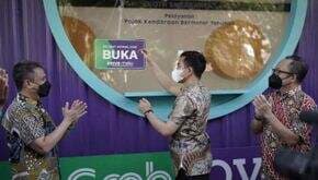 Keren! Wong Solo Bisa Bayar Pajak Drive Thru Pakai Layanan Grab dan OVO