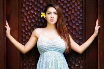 8 Artis Mendapat Julukan Hot Mom, Janda Cantik dengan <i>Body Goals</i> Memesona