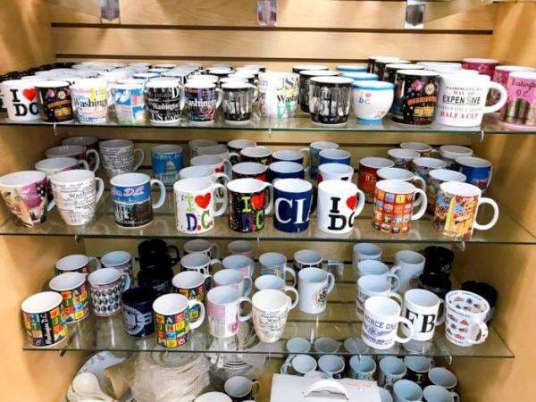 Toko Oleh-oleh Terkenal di Amerika Serikat, Tempatnya Kok Mirip Gudang?