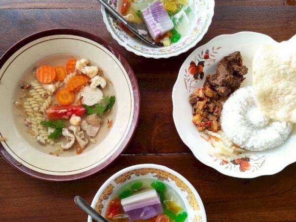 Unik! Jual Makanan khas Kondangan, Kedai Ini Viral di Medsos! Apa Saja Menunya? Unik! Jual Makanan khas Kondangan, Kedai Ini Viral di Medsos! Apa Saja Menunya?