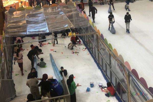 Ice Skating Jadi Favorit Pengunjung di Summarecon Mall Serpong