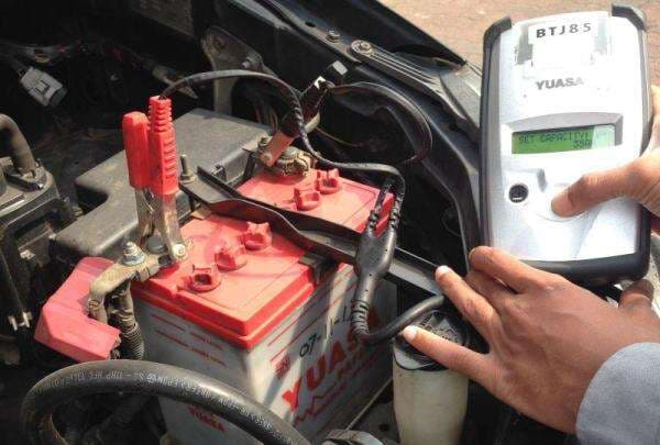 Kenali 5 Penyebab Utama Aki Mobil Mudah Soak, Jarang Disadari Pemula