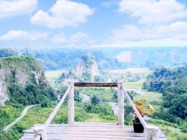 Jalan-jalan ke Puncak Taruko, Spot Foto Paling Hits di Bukittinggi