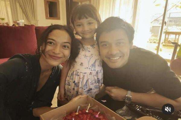 Chicco Jerikho Ulang Tahun ke-38, Unggah Foto Bareng Keluarga Kecilnya