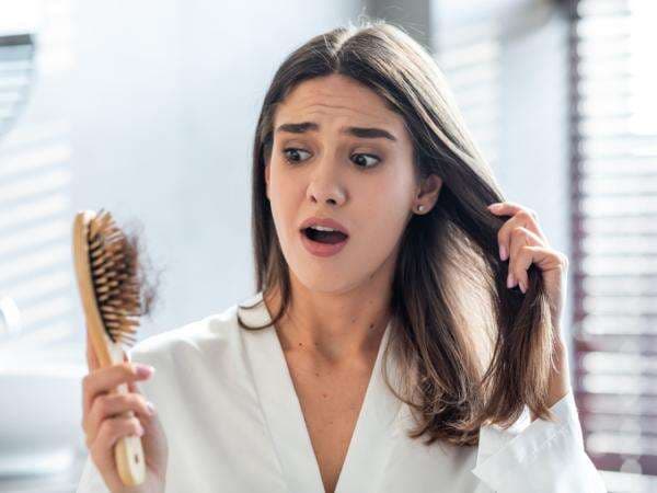 Mengenal Telogen Effluvium, Fase Rambut Rontok Sementara Akibat Stres!